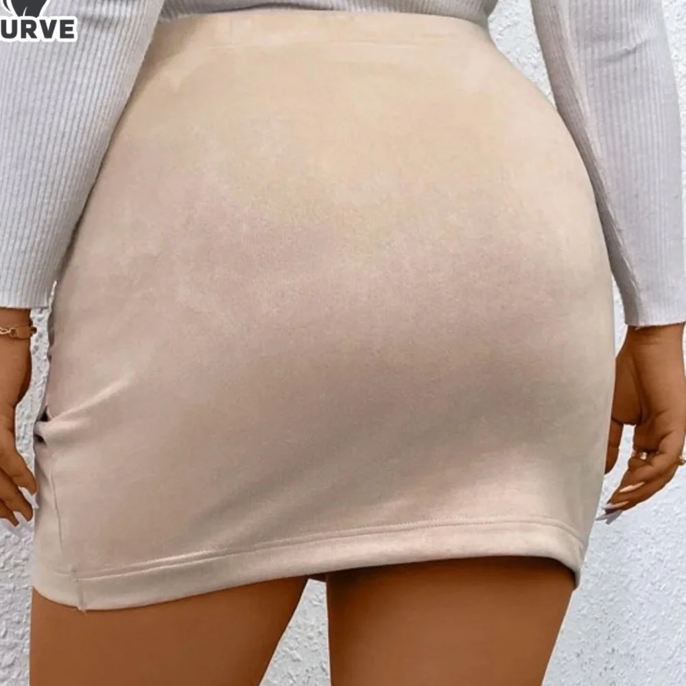 Plus Vegan Suede Stretchy Waist Fitted Mini Skirt - Picture 4 of 9